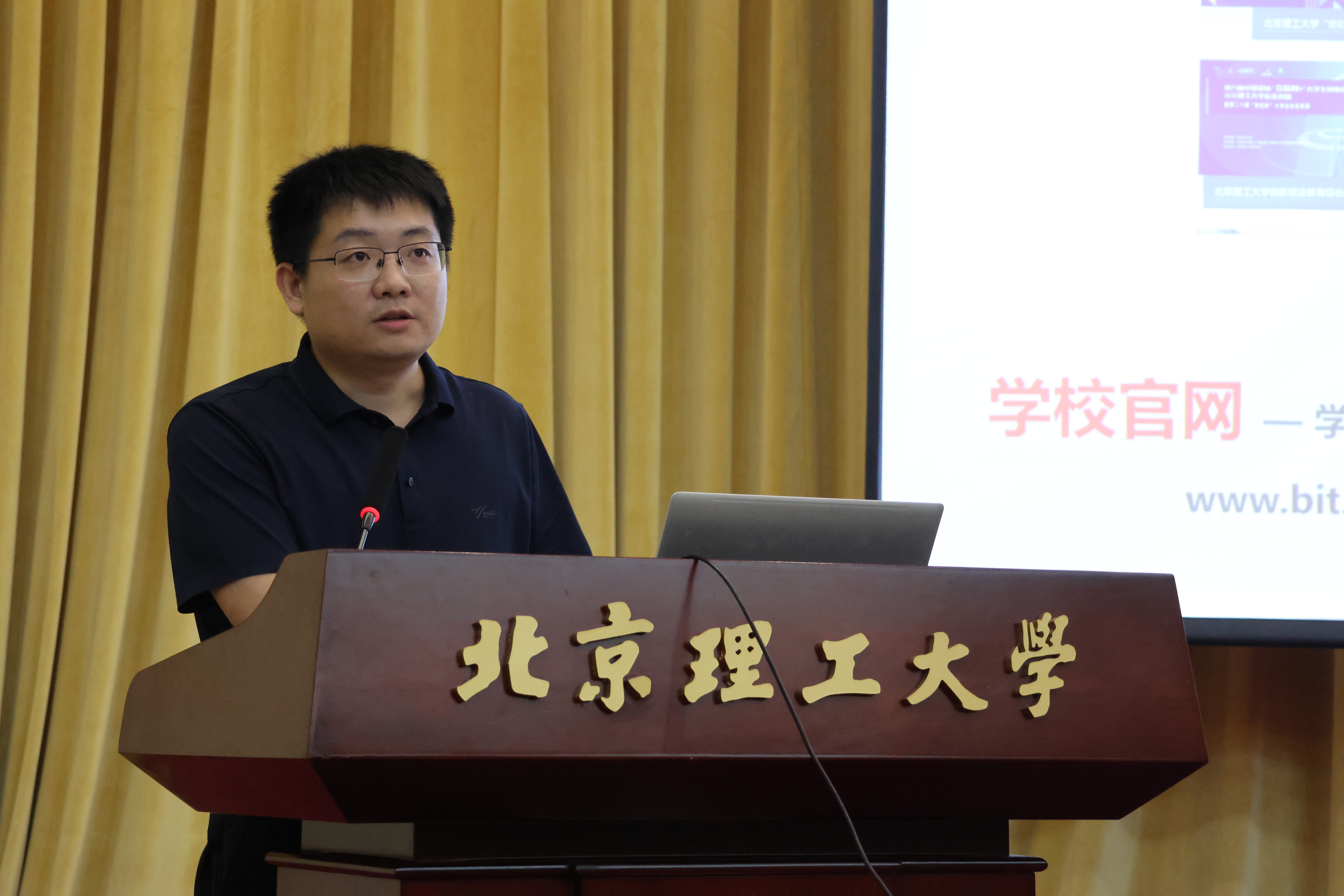 李老师香港彩霸王
介绍.jpg